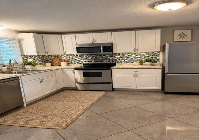 Listing Photo 2 - Condo for sale in building located at 20 Yorktown Ct, Chicopee, MA 01020 - Unit #20