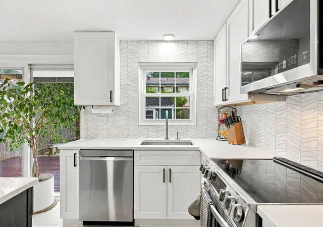 Listing Photo 3 - Condo for sale in building located at 21 Orch Ave, Haverhill, MA 01830 - Unit #B