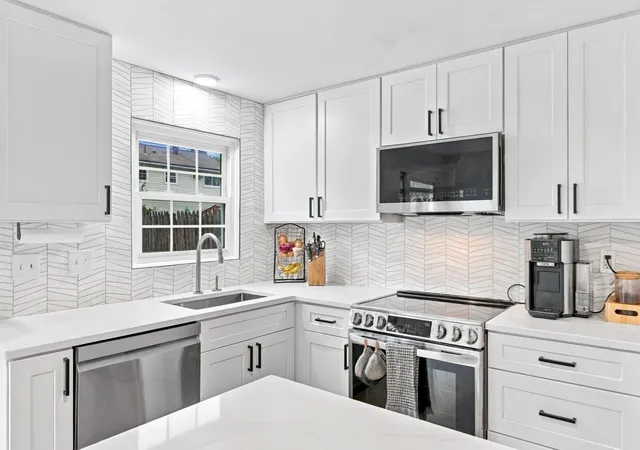 Listing Photo 4 - Condo for sale in building located at 21 Orch Ave, Haverhill, MA 01830 - Unit #B