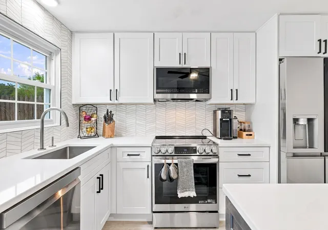 Listing Photo 5 - Condo for sale in building located at 21 Orch Ave, Haverhill, MA 01830 - Unit #B