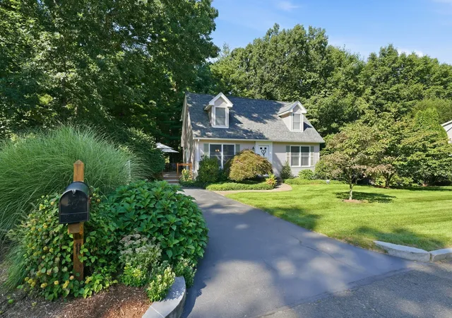 Photo 1 of Single family home for sale at 11 Stephanie Cir, Springfield, MA 01129 | MLS# 73577142 | Listing updated on 2026-10-26