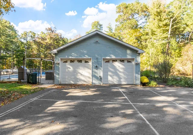 Photo 2 of Single family home for sale at 329 New Boston Rd, Sturbridge, MA 01566 | MLS# 73588184 | Listing updated on 2026-10-14