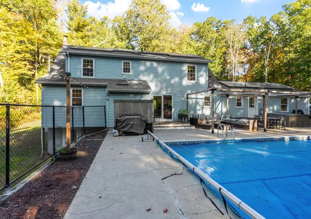 Photo 3 of Single family home for sale at 329 New Boston Rd, Sturbridge, MA 01566 | MLS# 73588184 | Listing updated on 2026-10-14