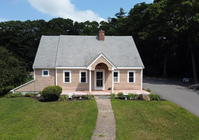 Photo 3 of Single family home for sale at 3 Midway, Pocasset, MA 02559 | MLS# 73571370 | Listing updated on 2026-09-06
