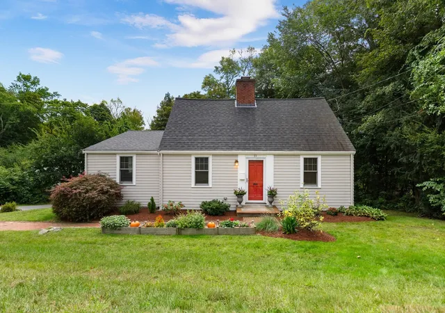Photo 1 of Single family home for sale at 11 Stratham Rd, Lexington, MA 02421 | MLS# 73574069 | Listing updated on 2026-09-16