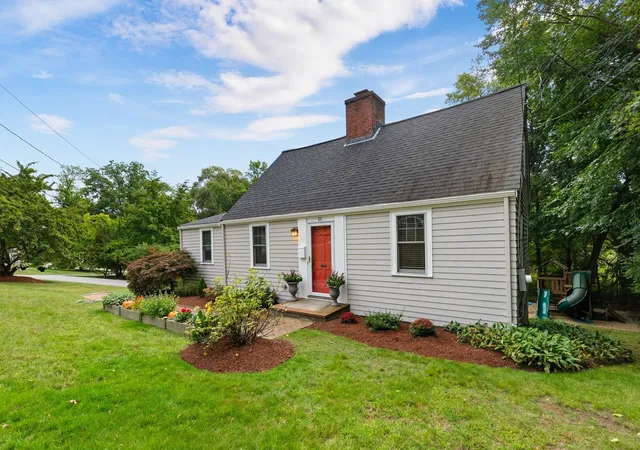 Photo 2 of Single family home for sale at 11 Stratham Rd, Lexington, MA 02421 | MLS# 73574069 | Listing updated on 2026-09-16