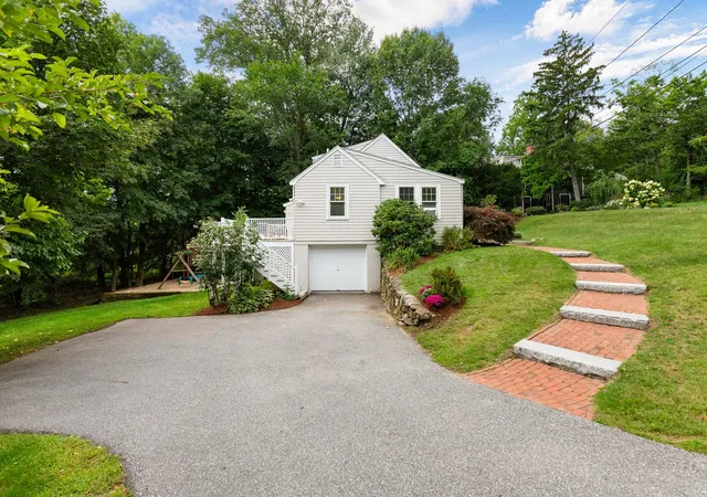 Photo 3 of Single family home for sale at 11 Stratham Rd, Lexington, MA 02421 | MLS# 73574069 | Listing updated on 2026-09-16