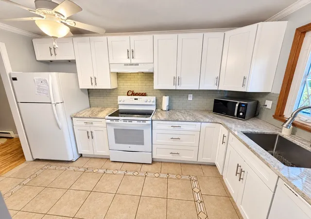 Listing Photo 2 - Condo for sale in building located at 185 Porter Lake Dr, Springfield, MA 01106 - Unit #185