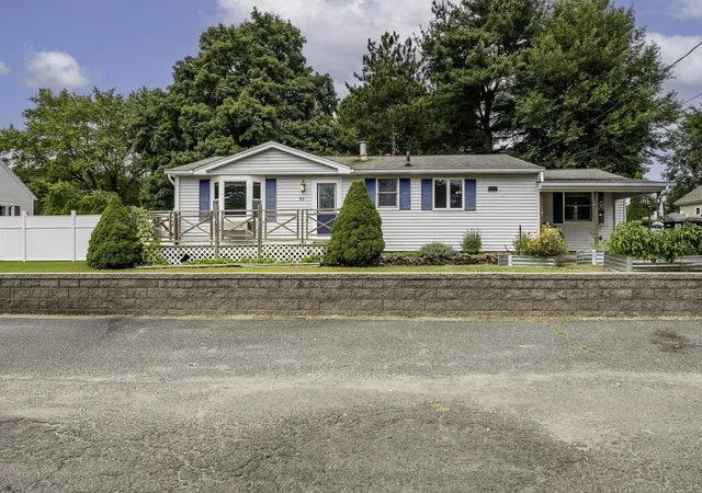 Photo 2 of Single family home for sale at 80 Quartus St, Chicopee, MA 01013 | MLS# 73572550 | Listing updated on 2026-09-14
