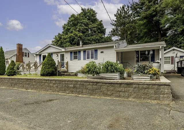 Photo 3 of Single family home for sale at 80 Quartus St, Chicopee, MA 01013 | MLS# 73572550 | Listing updated on 2026-09-14