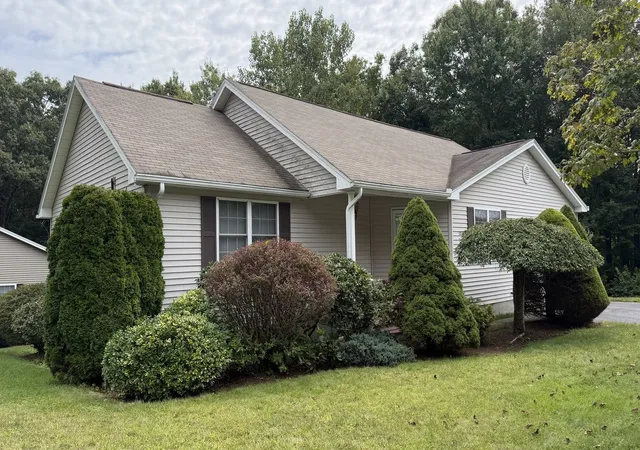 Photo 3 of Single family home for sale at 12 Deerfield Cir, Auburn, MA 01501 | MLS# 73576030 | Listing updated on 2026-09-15