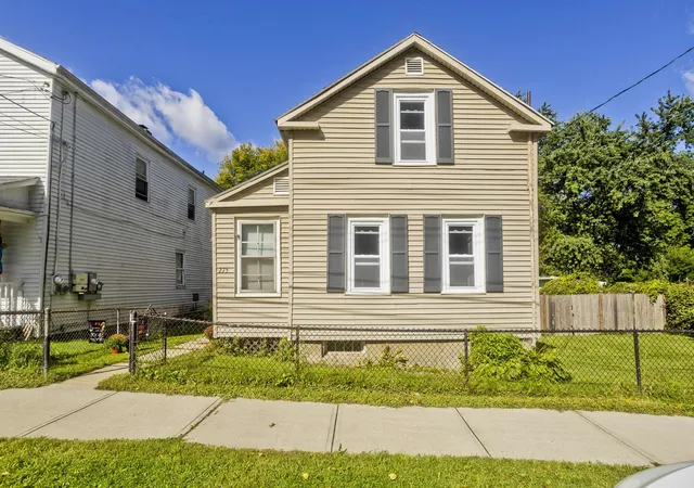 Photo 2 of Single family home for sale at 275 Dewey Ave, Pittsfield, MA 01201 | MLS# 73581544 | Listing updated on 2026-09-28