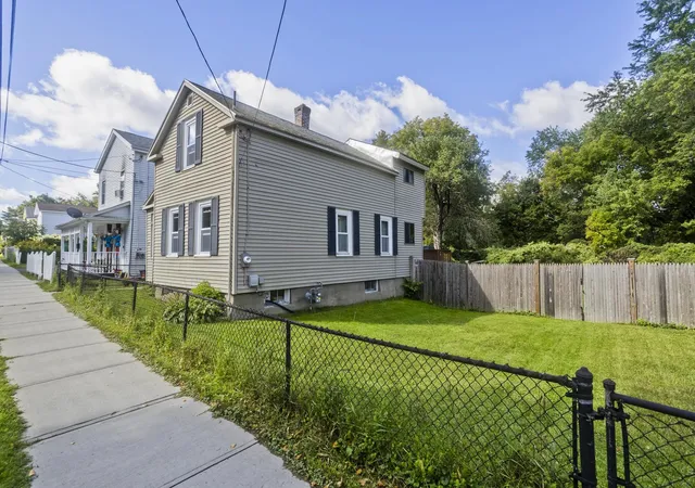 Photo 3 of Single family home for sale at 275 Dewey Ave, Pittsfield, MA 01201 | MLS# 73581544 | Listing updated on 2026-09-28