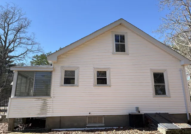 Photo 4 of Single family home for sale at 52 Carpenter St, Seekonk, MA 02771 | MLS# 73587686 | Listing updated on 2026-10-30