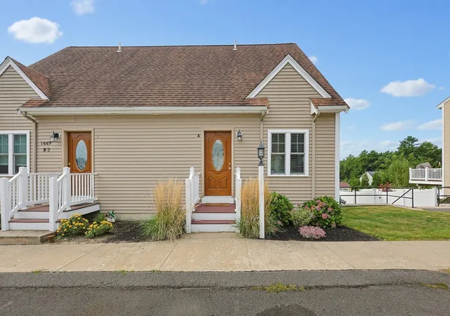 Listing Photo 4 - Condo for sale in building located at 1449 Main St, Hanson, MA 02341 - Unit #4