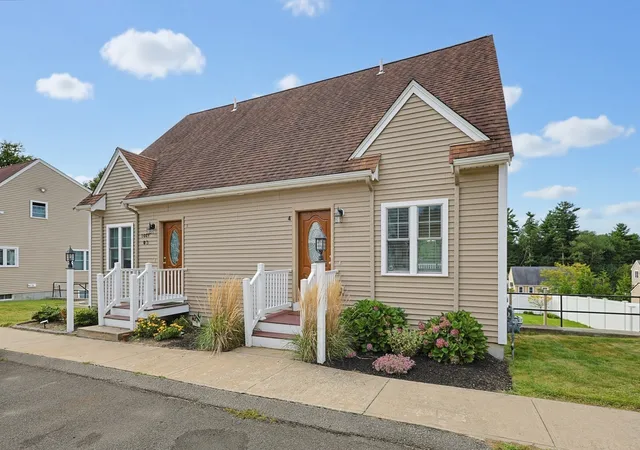 Listing Photo 5 - Condo for sale in building located at 1449 Main St, Hanson, MA 02341 - Unit #4