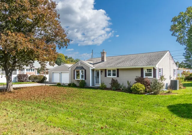 Single family home for sale at 11 Hillview Rd, Holyoke, MA 01040 | MLS# 73588202