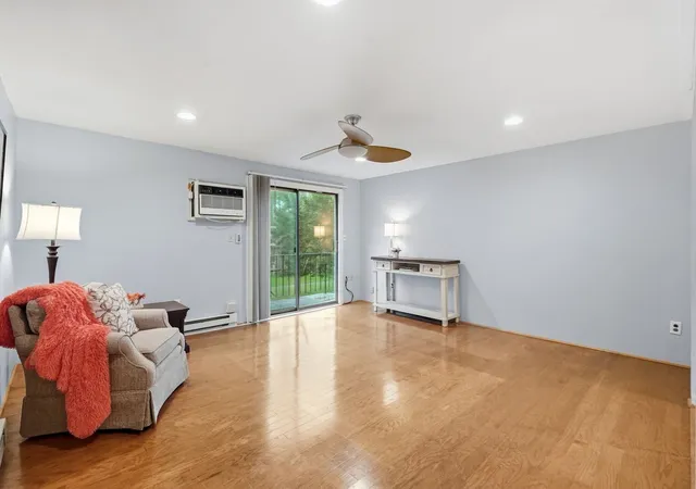 Listing Photo 5 - Condo for sale in building located at 80 Damon Rd, Northampton, MA 01060 - Unit #6308