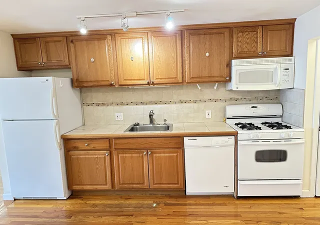 Listing Photo 4 - Condo for sale in building located at 12 Portland St, Lynn, MA 01902 - Unit #7