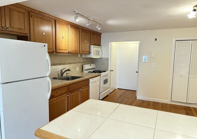 Listing Photo 5 - Condo for sale in building located at 12 Portland St, Lynn, MA 01902 - Unit #7