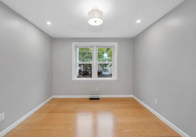 Listing Photo 5 - Condo for sale in building located at 1541 Middlesex St, Lowell, MA 01851 - Unit #28