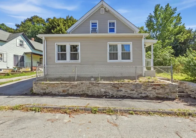 Photo 2 of Single family home for sale at 6 Goddard St, Webster, MA 01570 | MLS# 73578558 | Listing updated on 2026-10-14