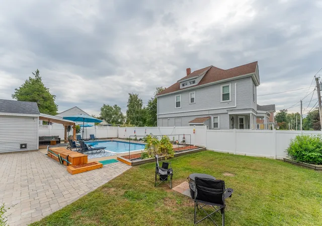 Listing Photo 4 - Condo for sale in building located at 234 Pelham St, Methuen, MA 01844