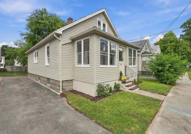 Photo 3 of Single family home for sale at 128 Wilber St, Springfield, MA 01104 | MLS# 73575832 | Listing updated on 2026-09-15
