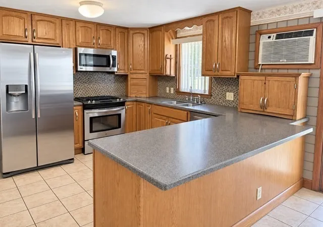 Photo 3 of Sale Pending at 709 N Branch Pkwy, Springfield, MA 01119 | MLS# 73573741 | Listing updated on 2026-09-15