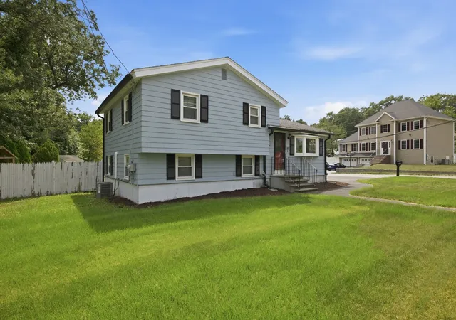 Photo 2 of Sale Pending at 180 River St, Billerica, MA 01821 | MLS# 73577045 | Listing updated on 2026-09-29