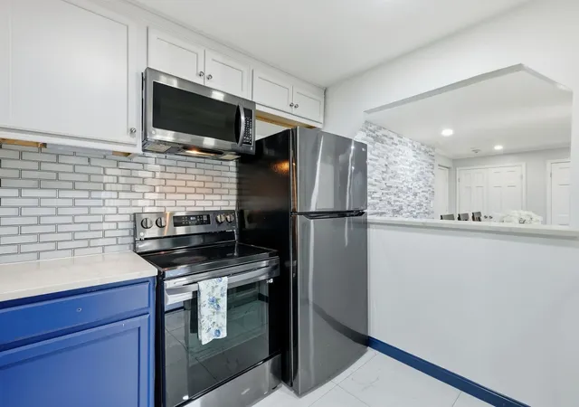 Listing Photo 3 - Condo for sale in building located at 9 Weld St, Framingham, MA 01702 - Unit #31