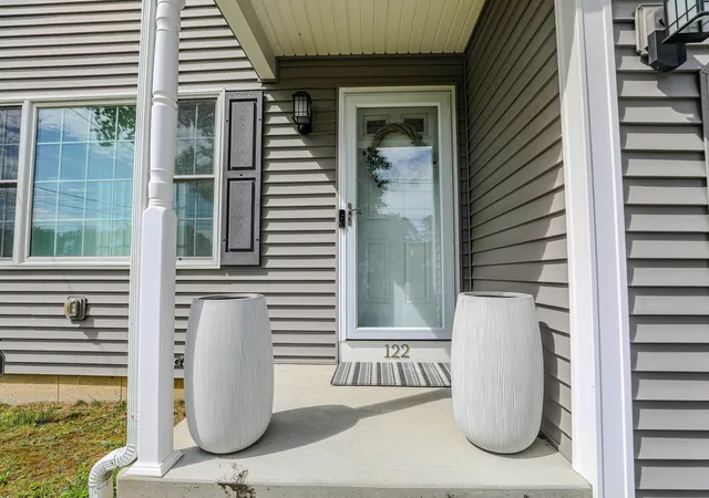 Photo 2 of Single family home for sale at 122 Ambrose St, Springfield, MA 01109 | MLS# 73571788 | Listing updated on 2026-09-16