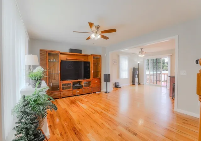 Photo 3 of Single family home for sale at 122 Ambrose St, Springfield, MA 01109 | MLS# 73571788 | Listing updated on 2026-09-16