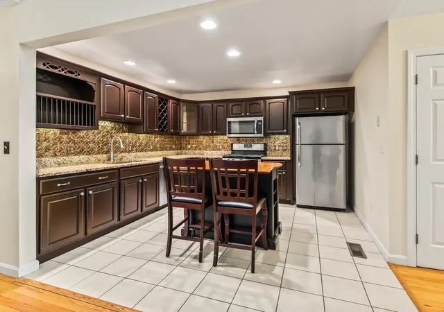Listing Photo 5 - Condo for sale in building located at 92 Colonial Dr, Sturbridge, MA 01566 - Unit #92