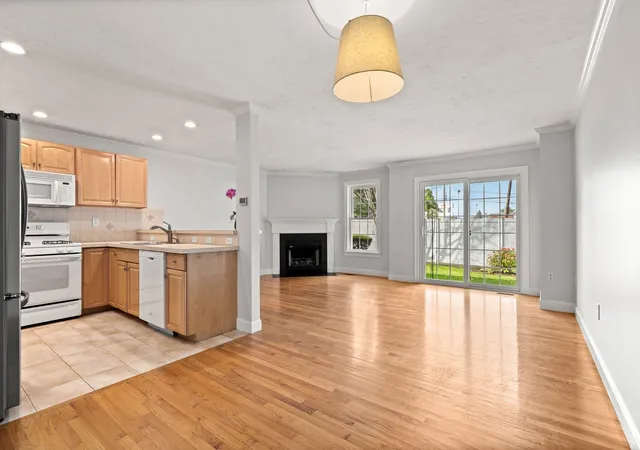 Listing Photo 5 - Condo for sale in building located at 201 Main St, Woburn, MA 01801 - Unit #2