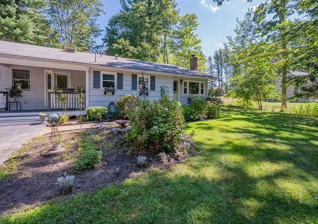Photo 3 of Single family home for sale at 558 Spring St, Hanson, MA 02341 | MLS# 73574494 | Listing updated on 2026-10-03