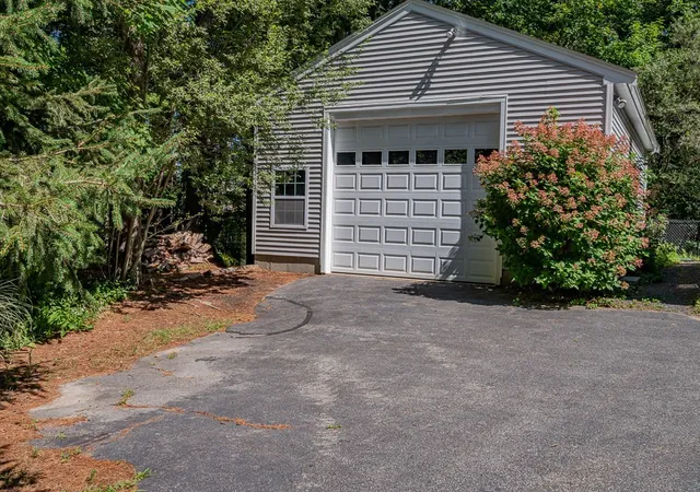 Photo 3 of Single family home for sale at 558 Spring St, Hanson, MA 02341 | MLS# 73574494 | Listing updated on 2026-10-03