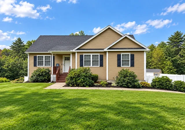 Photo 2 of Single family home for sale at 152 Sargent St, Belchertown, MA 01007 | MLS# 73573268 | Listing updated on 2026-09-12