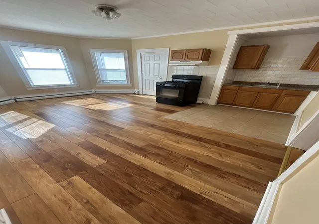 Photo 4 of Sale Pending at 957 Warren Ave, Brockton, MA 02301 | MLS# 73572987 | Listing updated on 2026-09-30