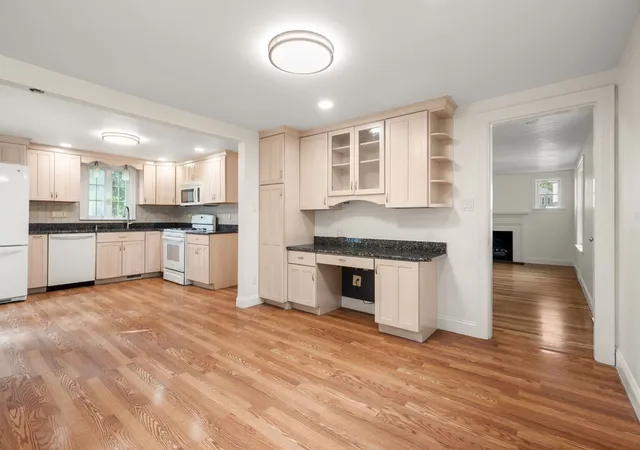 Photo 3 of Single family home for sale at 26 Elliott St, Reading, MA 01867 | MLS# 73572932 | Listing updated on 2026-09-12