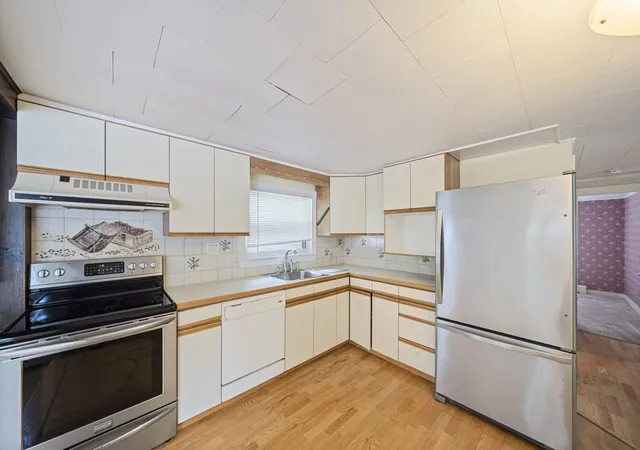Photo 3 of Sale Pending at 508 Center St, Pembroke, MA 02359 | MLS# 73575346 | Listing updated on 2026-09-29