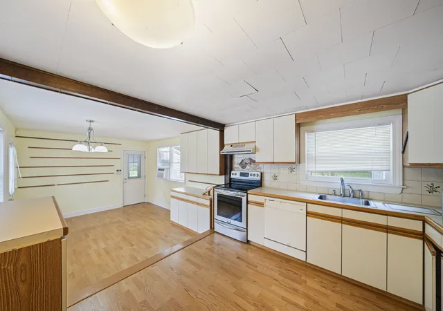 Photo 3 of Sale Pending at 508 Center St, Pembroke, MA 02359 | MLS# 73575346 | Listing updated on 2026-09-29