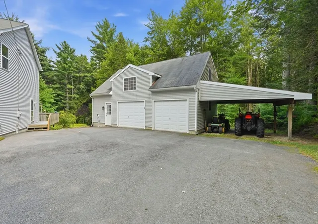 Photo 3 of Single family home for sale at 17 Phelps Ln, Williamsburg, MA 01096 | MLS# 73569778 | Listing updated on 2026-09-28