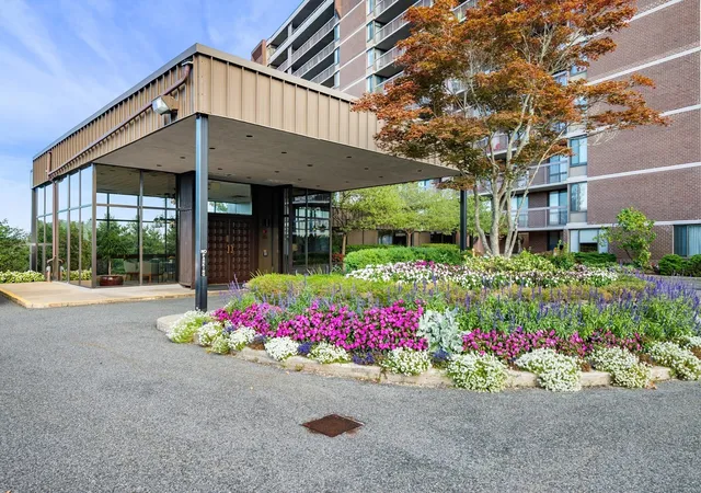 Photo 3 of Sale Pending at 40 Village Rd #1608, Middleton, MA 01949 | MLS# 73573510 | Listing updated on 2026-09-23
