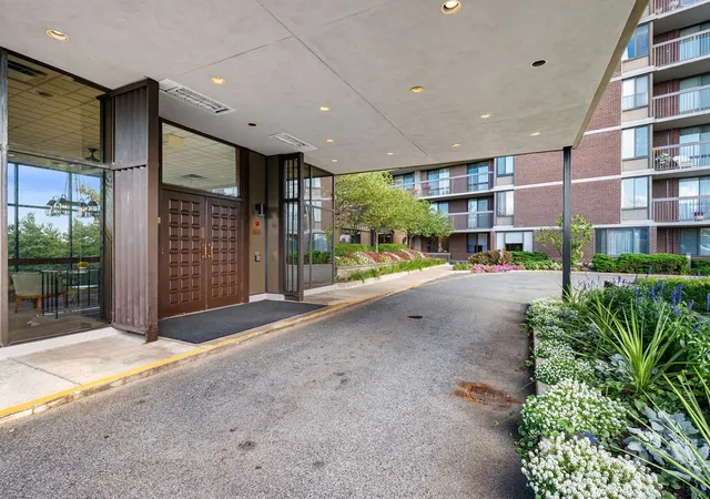 Photo 3 of Sale Pending at 40 Village Rd #1608, Middleton, MA 01949 | MLS# 73573510 | Listing updated on 2026-09-23
