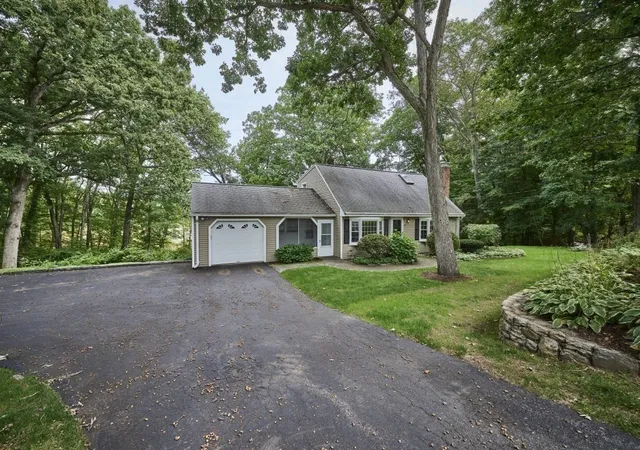 Photo 3 of Single family home for sale at 4 Hyder St, Westborough, MA 01581 | MLS# 73575646 | Listing updated on 2026-09-14