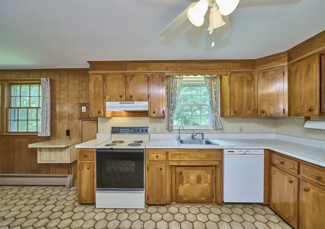 Photo 4 of Single family home for sale at 4 Hyder St, Westborough, MA 01581 | MLS# 73575646 | Listing updated on 2026-09-14