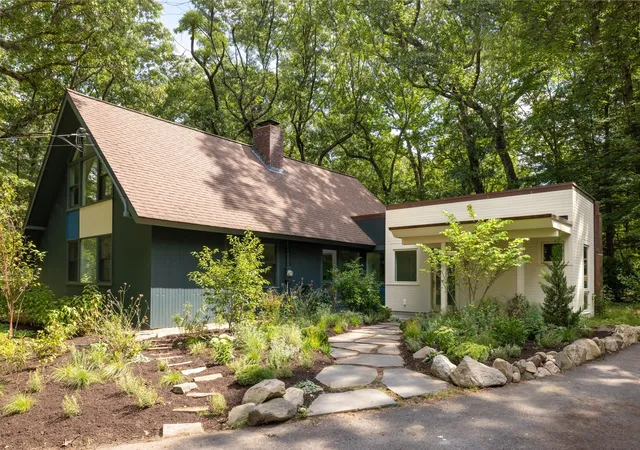 Photo 2 of Sale Pending at 102 The Valley Rd, Concord, MA 01742 | MLS# 73574526 | Listing updated on 2026-09-30