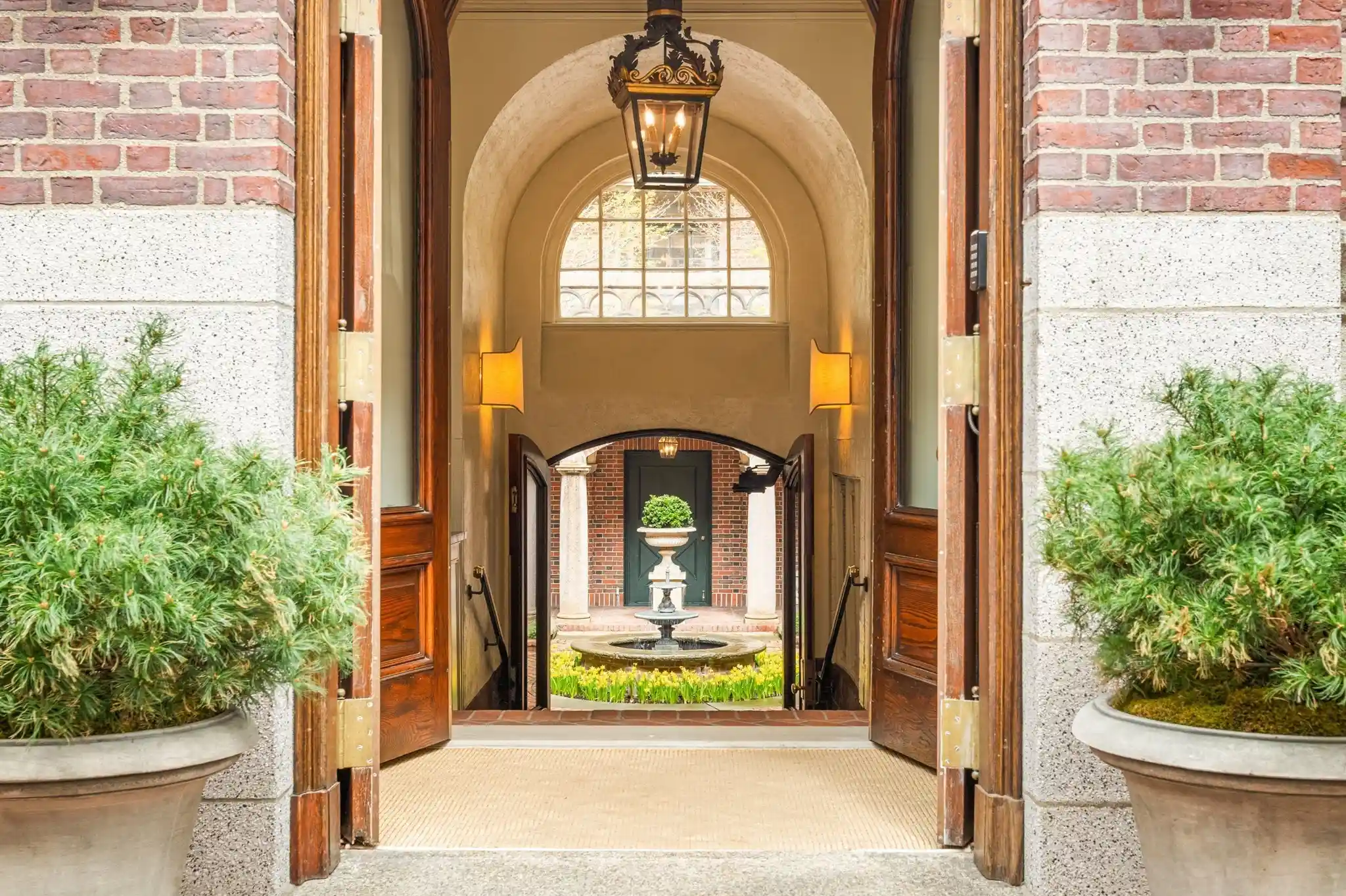 Listing Photo 1 - Condo for sale in 101 Chestnut St located at 101 Chestnut St, Boston, MA 02108 - Unit 101 Chestnut St