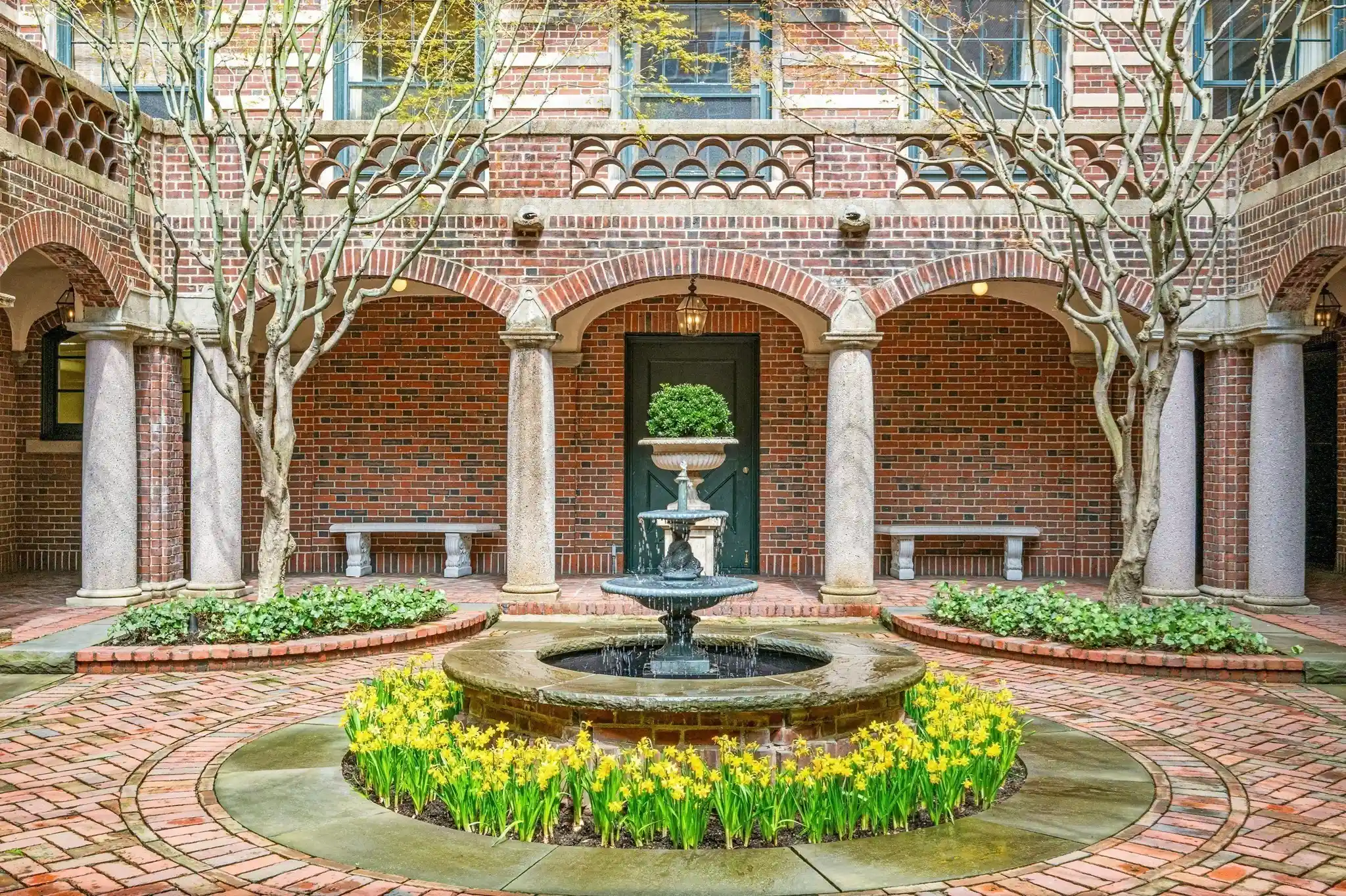 Listing Photo 2 - Condo for sale in 101 Chestnut St located at 101 Chestnut St, Boston, MA 02108 - Unit 101 Chestnut St